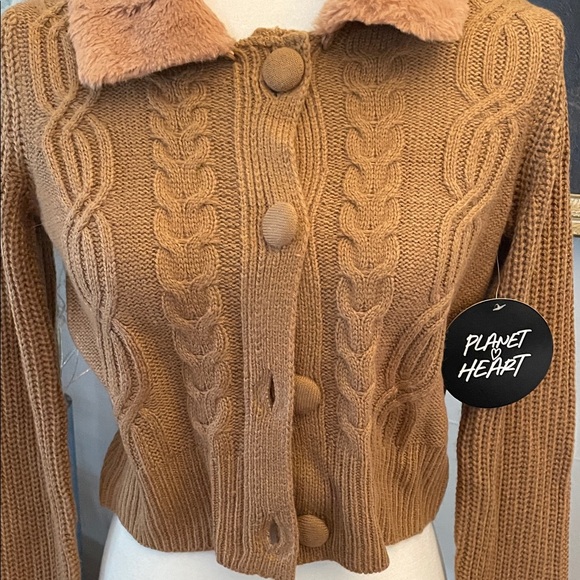 Crop Cable Knit Cardigan with Detachable Faux Fur Collar - Picture 4 of 9